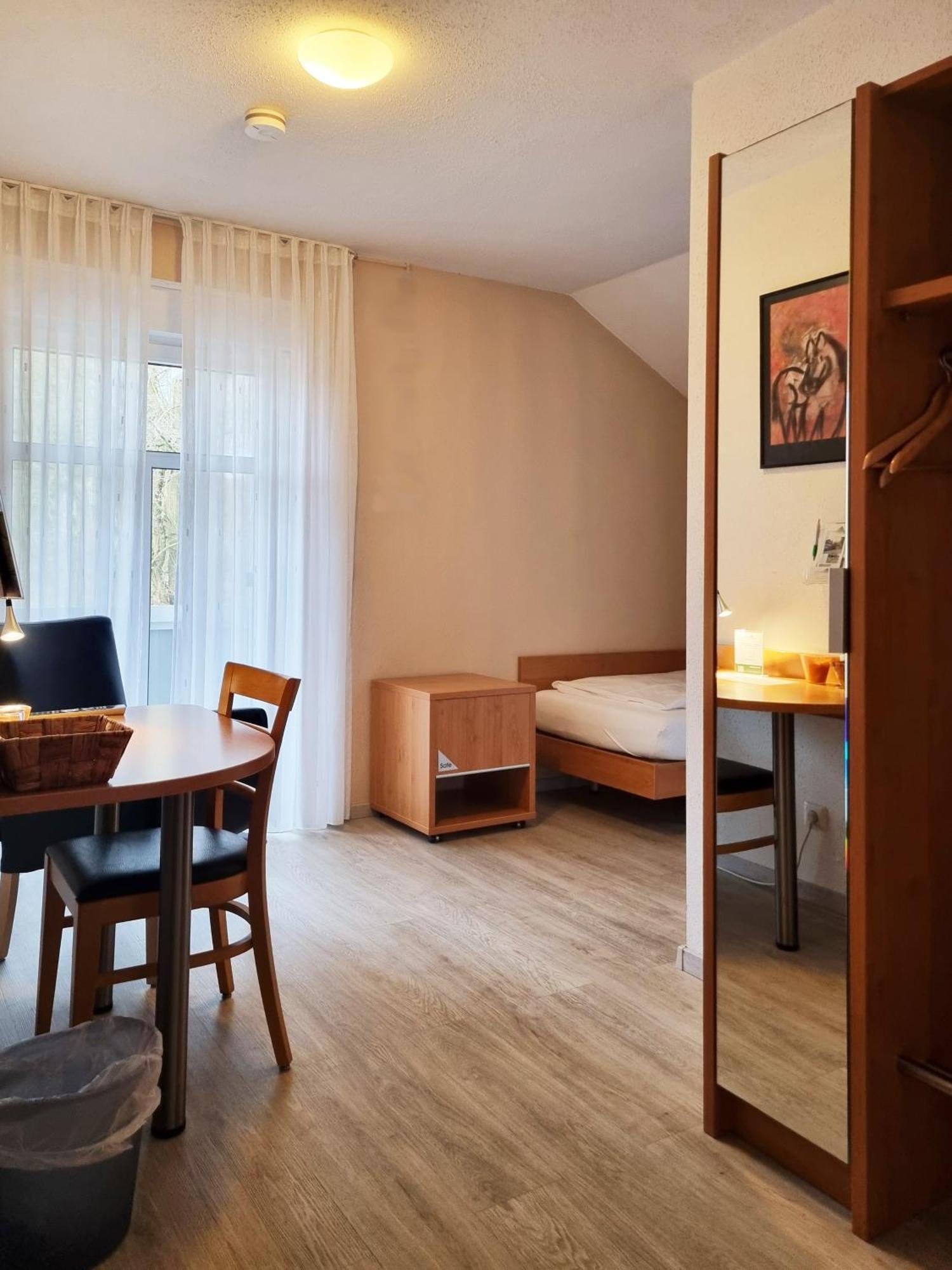 Hotel Dat Greune Eck Soltau Buitenkant foto